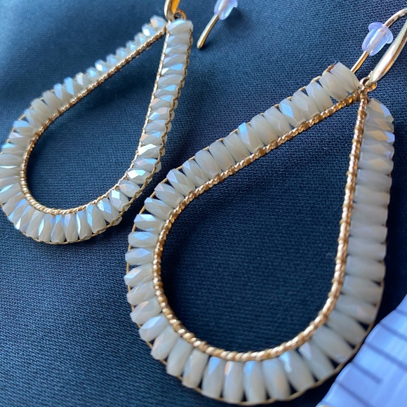 Gold tone with beige, sparkly beads statement dangle earrings - Picture 5 of 6